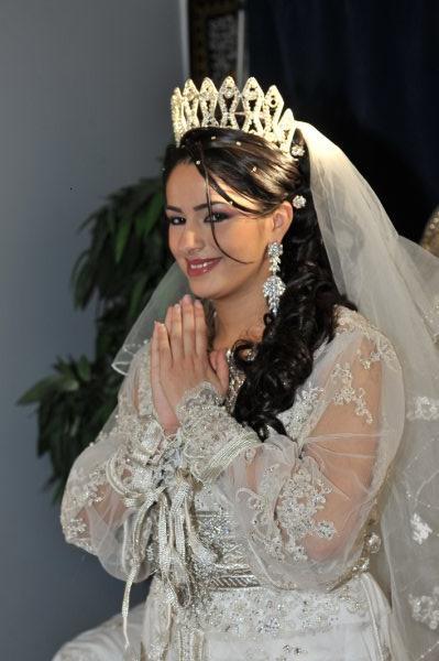 فساتين زفاف فساتين زفاف1 Size:38.30 Kb Dim: 399 x 600 Size: Kb Dim: x