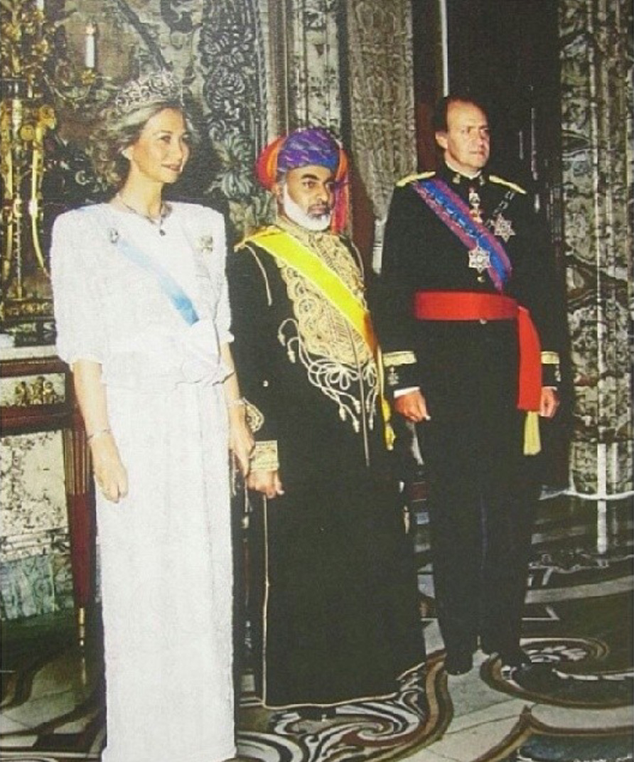 صور متنوعة ومميزة لجلالته السلطان قابوس Sultan Qaboos Size:288.90 Kb Dim: 892 x 1072 Size: Kb Dim: x