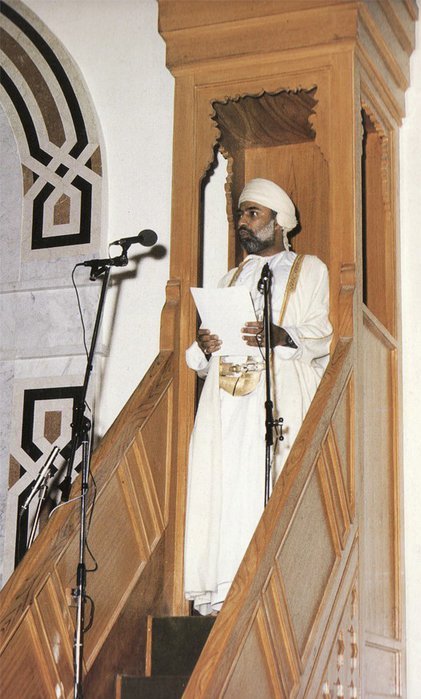 صور متنوعة ومميزة لجلالته السلطان قابوس Sultan Qaboos Size:73.30 Kb Dim: 421 x 699 Size: Kb Dim: x