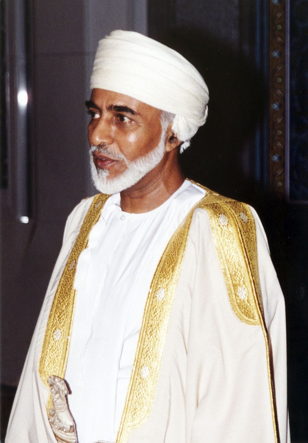 صور متنوعة ومميزة لجلالته السلطان قابوس Qaboos Size:163.30 Kb Dim: 1000 x 1436 Size: Kb Dim: x