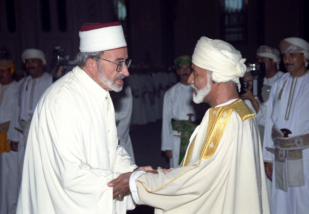 صور متنوعة ومميزة لجلالته السلطان قابوس Qaboos Size:86.70 Kb Dim: 1000 x 693 Size: Kb Dim: x
