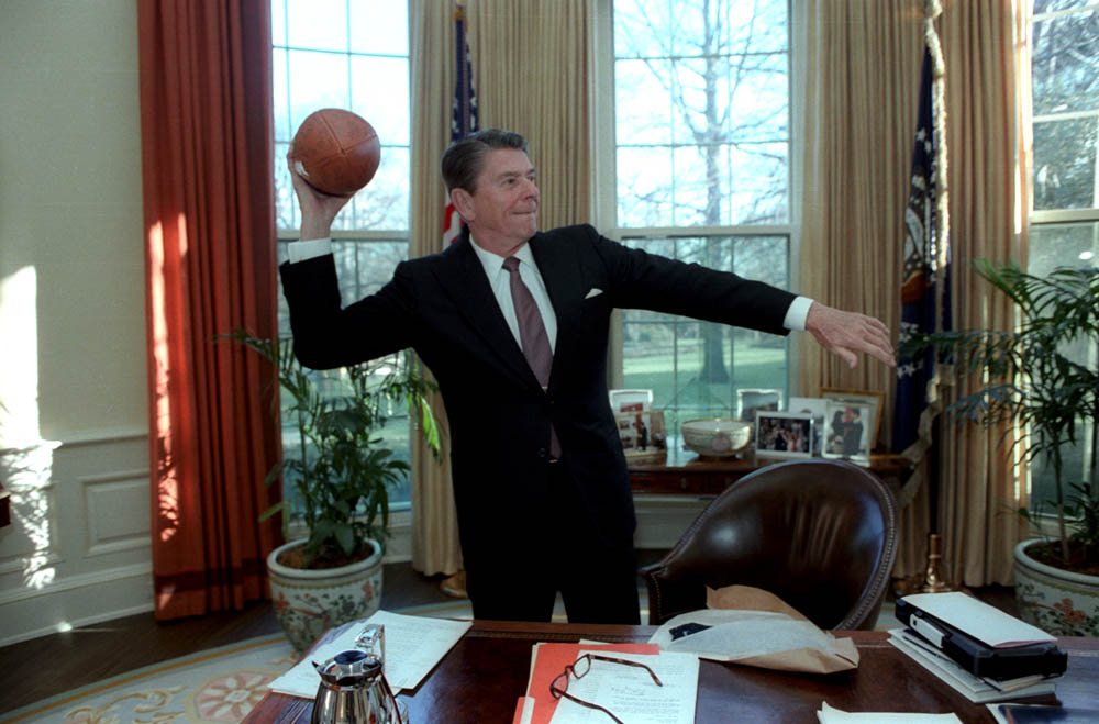 ملوك وسلاطين Ronald Reagan Size:112.40 Kb Dim: 1000 x 659 Size: Kb Dim: x