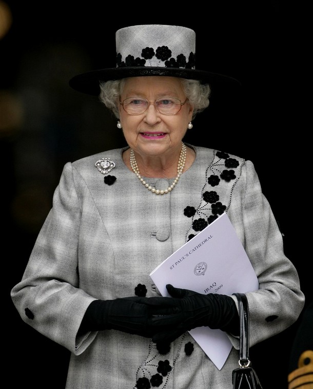 ملوك وسلاطين Queen Elizabeth Size:98.90 Kb Dim: 610 x 756 Size: Kb Dim: x