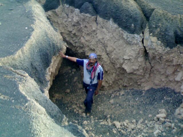 صور متنوعة تشققات بركان العيص الاخيره با14 Size:57.50 Kb Dim: 640 x 480 Size: Kb Dim: x