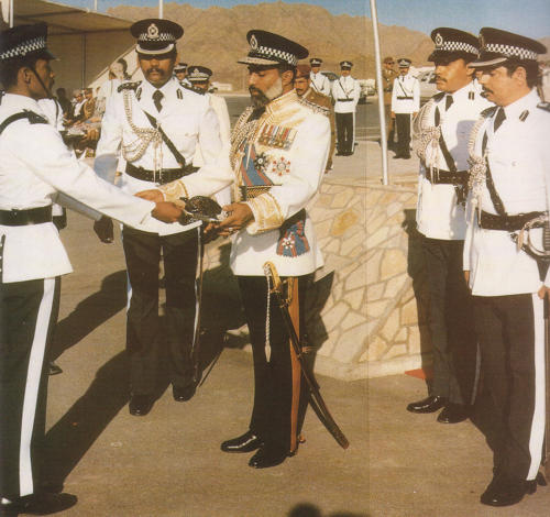 قابوس بالزي العسكري السلطان قابوس Size:49.70 Kb Dim: 500 x 470 Size: Kb Dim: x