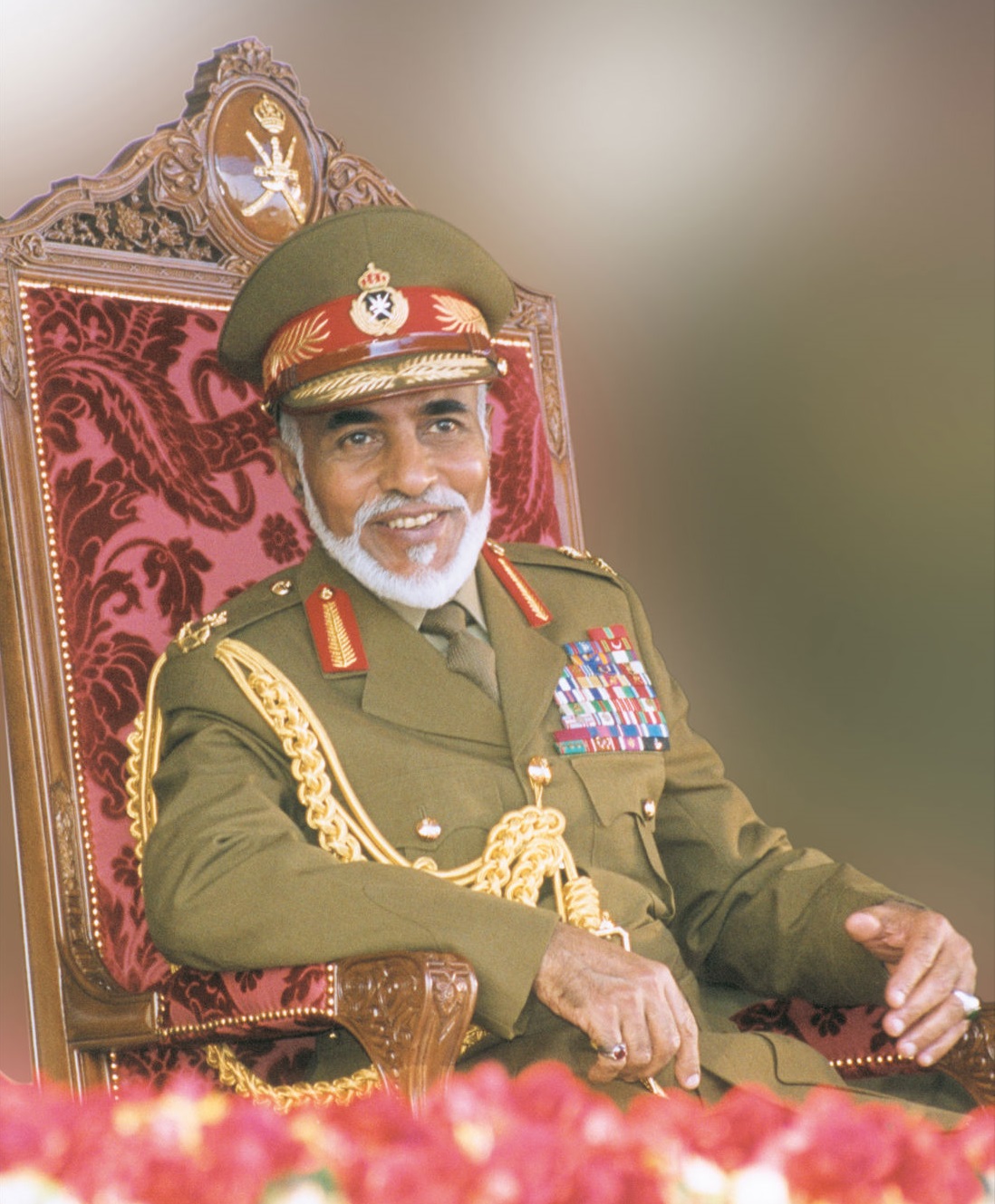 قابوس بالزي العسكري السلطان قابوس Sultan Qaboos Size:367.70 Kb Dim: 1098 x 1329 Size: Kb Dim: x