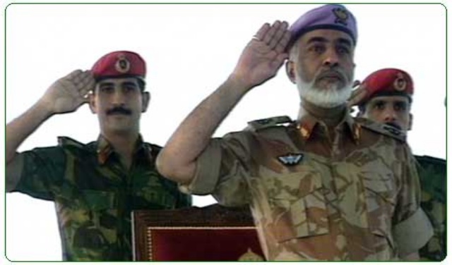 قابوس بالزي العسكري سلطان عمان المفدى Size:63.50 Kb Dim: 640 x 376 Size: Kb Dim: x