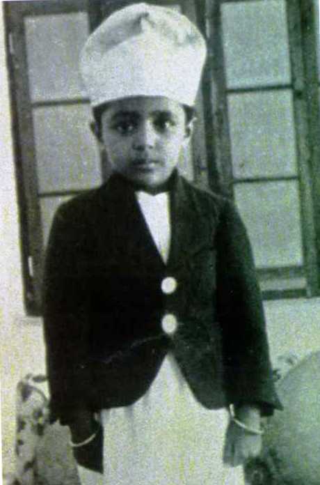 قابوس في طفولته و شبابه السلطان قابوس Sultan Qaboos Size:27.10 Kb Dim: 460 x 696 Size: Kb Dim: x