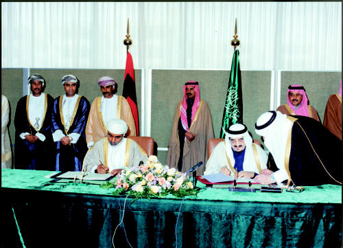 قابوس مع الحكام والشخصيات السلطان قابوس Size:49.50 Kb Dim: 500 x 361 Size: Kb Dim: x