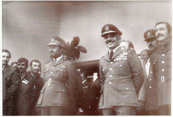 قابوس مع الحكام والشخصيات صورة نادرة للسلطان قابوس Size:36.00 Kb Dim: 599 x 407 Size: Kb Dim: x