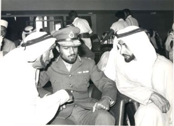 قابوس مع الحكام والشخصيات صورة نادرة جداً Size:34.80 Kb Dim: 576 x 417 Size: Kb Dim: x