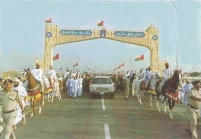 قابوس مع الشعب والمواطن السلطان قابوس Size:70.70 Kb Dim: 398 x 275 Size: Kb Dim: x