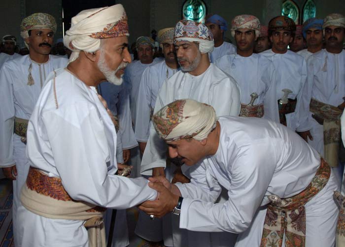 قابوس مع الشعب والمواطن جلاله السلطان قابوس Size:51.20 Kb Dim: 700 x 500 Size: Kb Dim: x