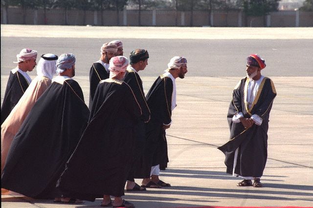 قابوس مع الشعب والمواطن سلطان عمان Size:50.80 Kb Dim: 640 x 426 Size: Kb Dim: x