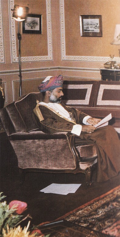 قابوس بالزي الرسمي السلطان قابوس Sultan Qaboos Size:108.40 Kb Dim: 393 x 773 Size: Kb Dim: x