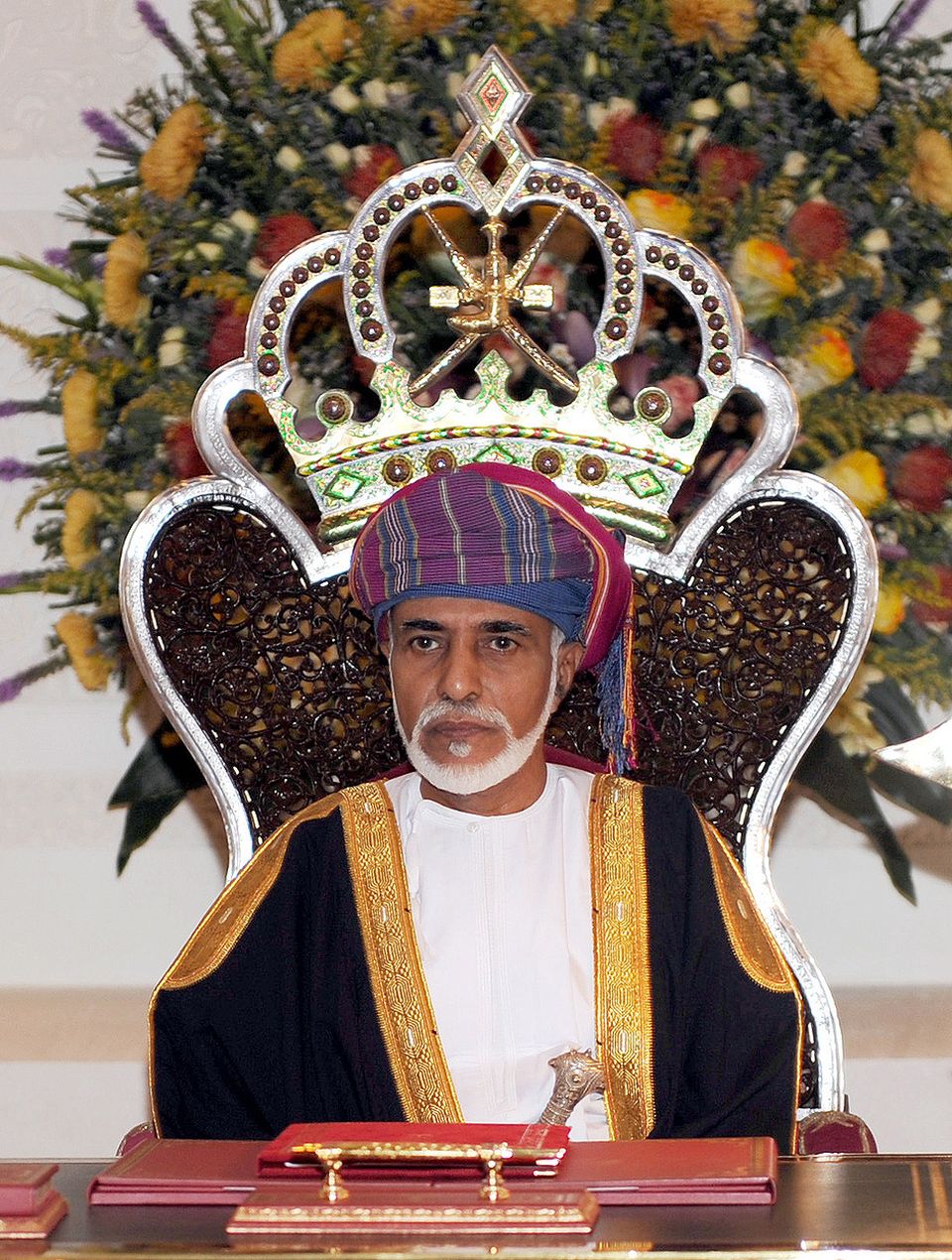 قابوس بالزي الرسمي السلطان قابوس Sultan Qaboos Size:296.20 Kb Dim: 960 x 1270 Size: Kb Dim: x