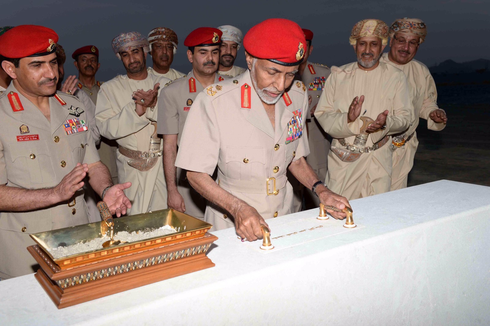 أحدث الصور للسلطان قابوس لعام 2015 السلطان قابوس 2015 Size:388.70 Kb Dim: 1600 x 1064 Size: Kb Dim: x