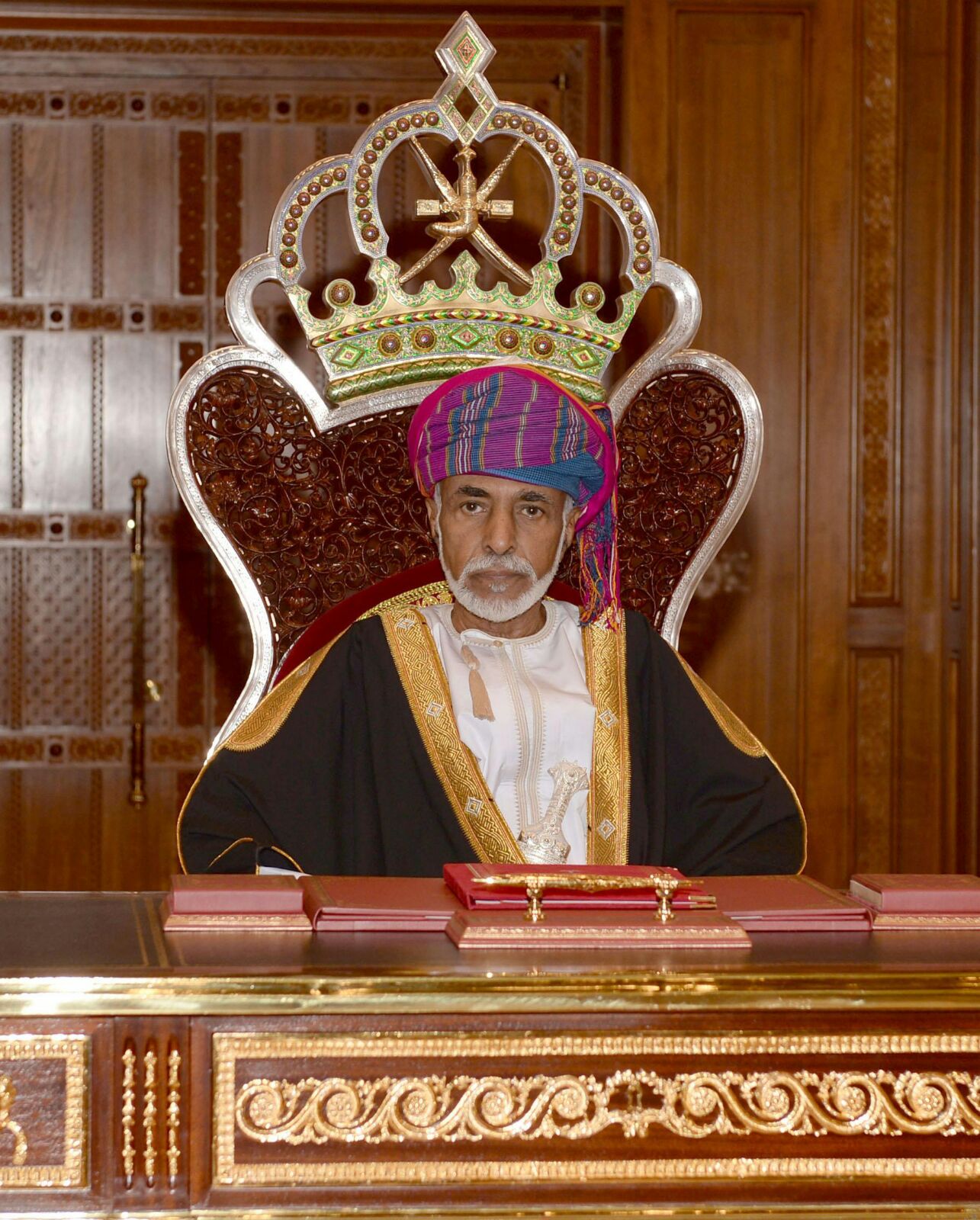 أحدث الصور للسلطان قابوس لعام 2015 السلطان قابوس 2015 Size:359.30 Kb Dim: 1285 x 1600 Size: Kb Dim: x