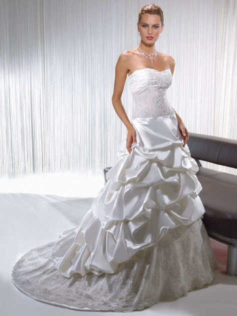 فساتين زفاف فسـتــان زفـــاف Size:87.80 Kb Dim: 474 x 632 Size: Kb Dim: x