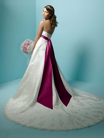 فساتين زفاف فساتين زفاف7 Size:18.00 Kb Dim: 340 x 450 Size: Kb Dim: x