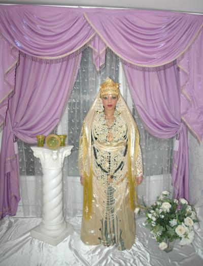 فساتين زفاف عروس تلمسان في زيها الاصيل ( 2 Size:40.20 Kb Dim: 400 x 523 Size: Kb Dim: x