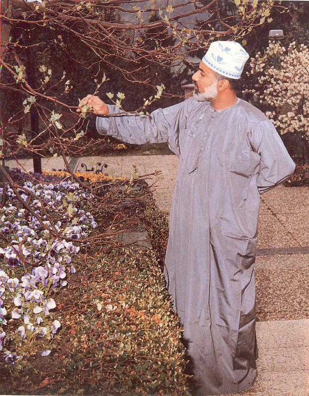 صور متنوعة ومميزة لجلالته السلطان قابوس بن سعيد Size:171.20 Kb Dim: 625 x 800 Size: Kb Dim: x