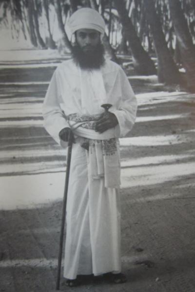 صور متنوعة ومميزة لجلالته السلطان قابوس 1966 Size:25.80 Kb Dim: 400 x 600 Size: Kb Dim: x