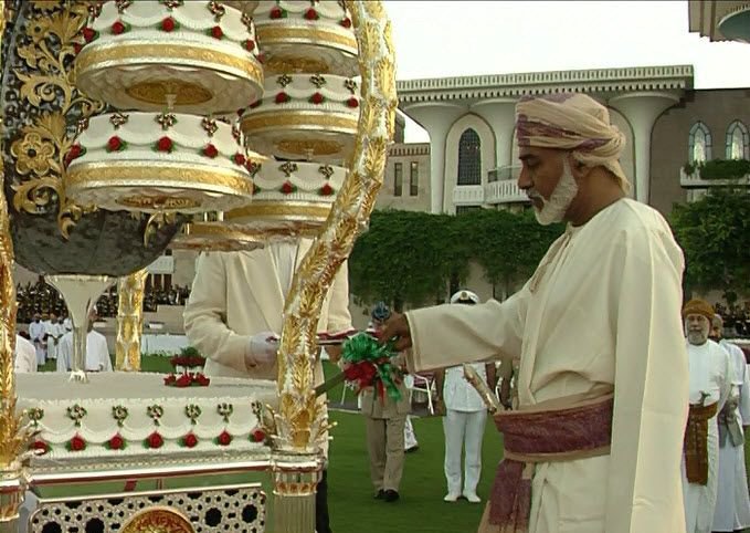 صور متنوعة ومميزة لجلالته السلطان قابوس Sultan Qaboos Size:89.50 Kb Dim: 679 x 482 Size: Kb Dim: x