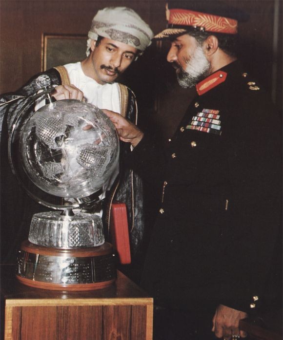 صور متنوعة ومميزة لجلالته السلطان قابوس Sultan Qaboos Size:77.10 Kb Dim: 580 x 698 Size: Kb Dim: x