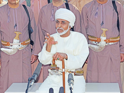 صور متنوعة ومميزة لجلالته السلطان قابوس Sultan Qaboos Size:36.90 Kb Dim: 400 x 300 Size: Kb Dim: x