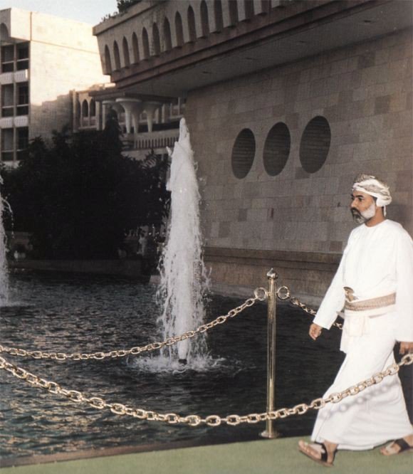 صور متنوعة ومميزة لجلالته السلطان قابوس Sultan Qaboos Size:68.80 Kb Dim: 580 x 666 Size: Kb Dim: x