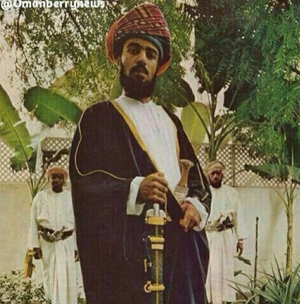 صور متنوعة ومميزة لجلالته السلطان قابوس Sultan Qaboos Size:1336.90 Kb Dim: 993 x 1007 Size: Kb Dim: x