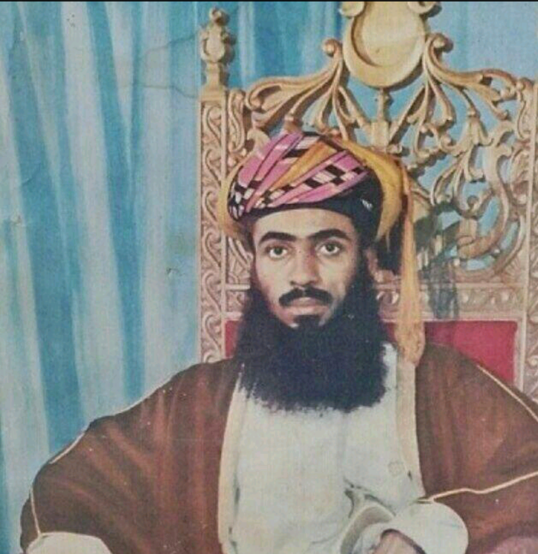 صور متنوعة ومميزة لجلالته السلطان قابوس Size:1297.00 Kb Dim: 1077 x 1110 Size: Kb Dim: x