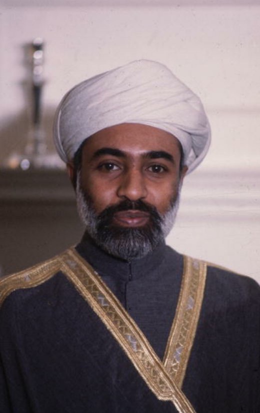 صور متنوعة ومميزة لجلالته السلطان قابوس Qaboos Size:65.60 Kb Dim: 520 x 827 Size: Kb Dim: x