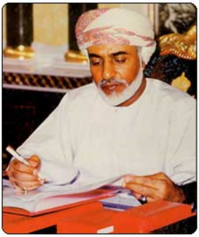 صور متنوعة ومميزة لجلالته السلطان قابوس المعظم Size:107.50 Kb Dim: 640 x 761 Size: Kb Dim: x