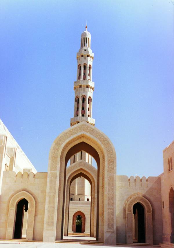 المعالم الإسلامية جامع السلطان قابوس Size:46.90 Kb Dim: 600 x 853 Size: Kb Dim: x