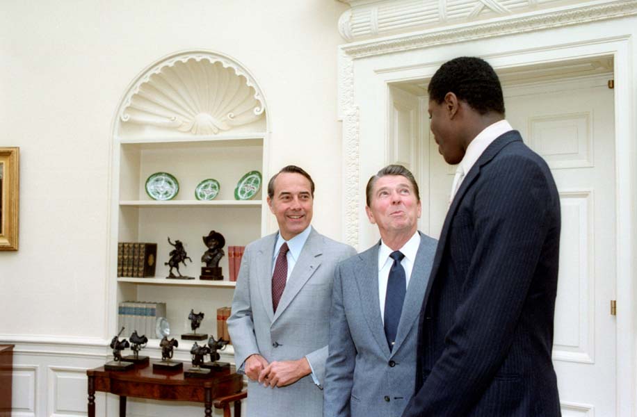 ملوك وسلاطين Ronald Reagan Size:61.20 Kb Dim: 916 x 600 Size: Kb Dim: x