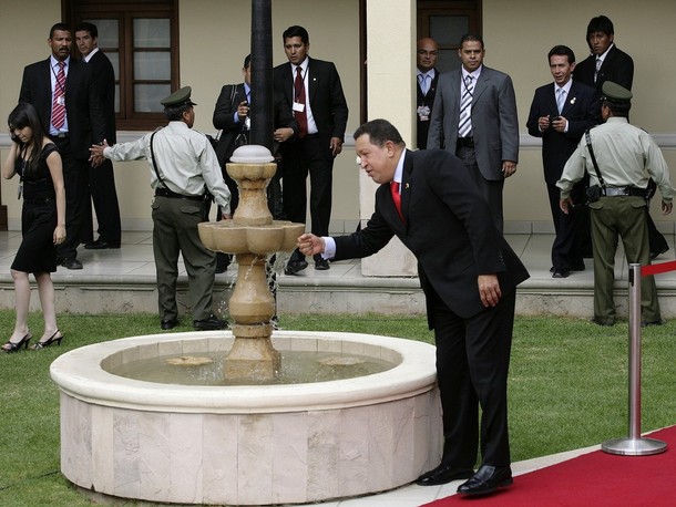 ملوك وسلاطين Hugo Chavez Size:87.50 Kb Dim: 610 x 458 Size: Kb Dim: x