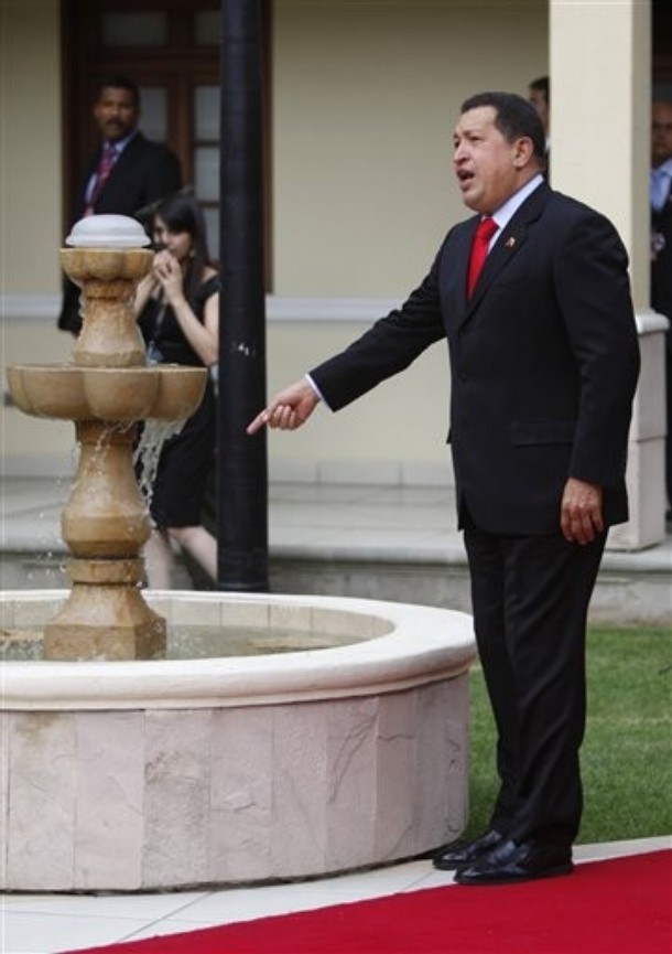 ملوك وسلاطين Hugo Chavez Size:81.80 Kb Dim: 610 x 865 Size: Kb Dim: x