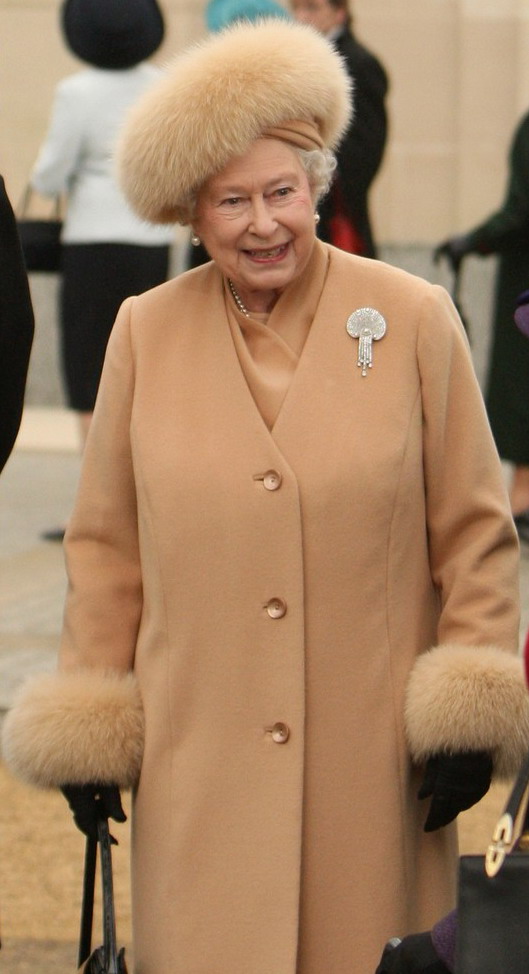 ملوك وسلاطين Queen Elizabeth Size:104.20 Kb Dim: 529 x 974 Size: Kb Dim: x