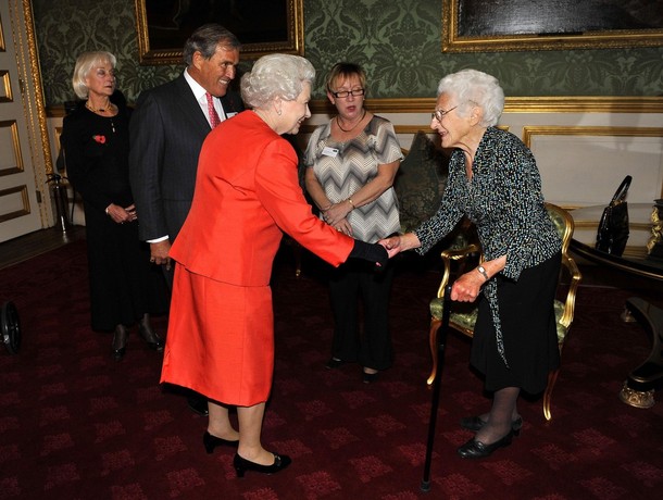 ملوك وسلاطين Queen Elizabeth Size:80.30 Kb Dim: 610 x 460 Size: Kb Dim: x