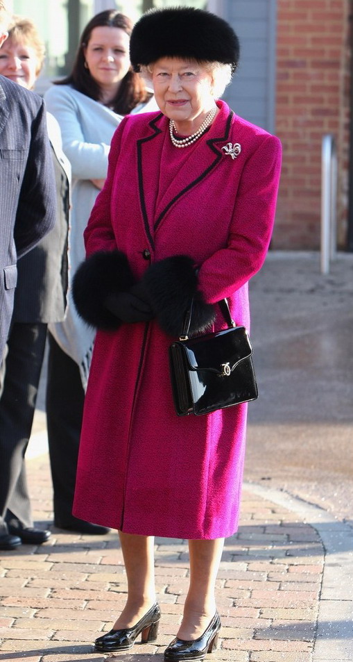 ملوك وسلاطين Queen Elizabeth Size:145.70 Kb Dim: 509 x 953 Size: Kb Dim: x