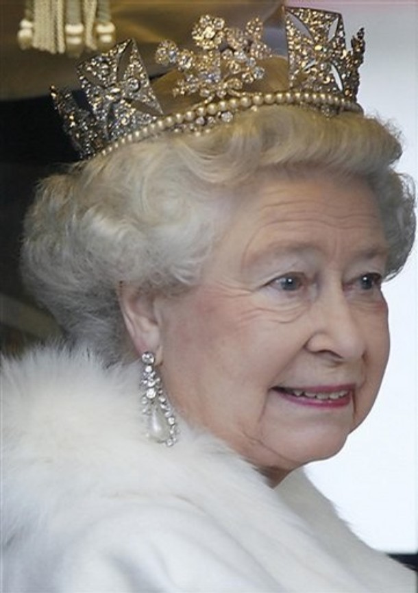 ملوك وسلاطين Queen Elizabeth Size:85.20 Kb Dim: 610 x 865 Size: Kb Dim: x