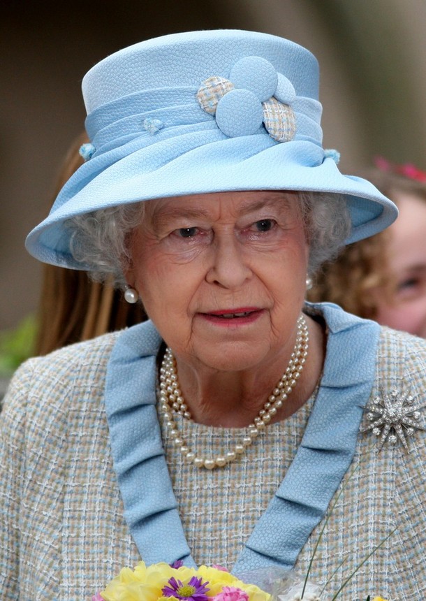 ملوك وسلاطين Queen Elizabeth Size:154.20 Kb Dim: 610 x 860 Size: Kb Dim: x