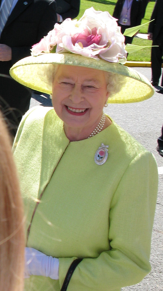 ملوك وسلاطين Queen Elizabeth Size:297.90 Kb Dim: 575 x 1024 Size: Kb Dim: x