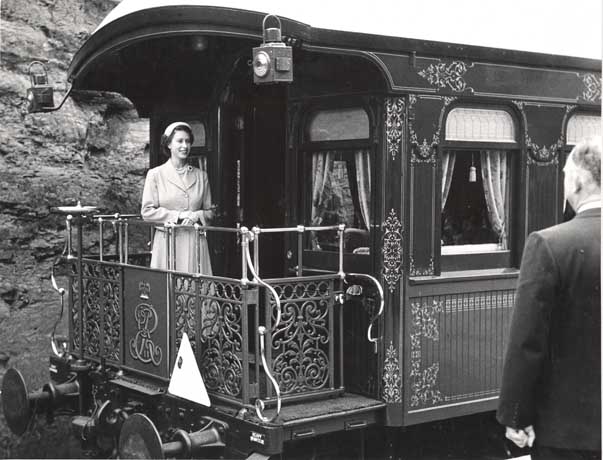 ملوك وسلاطين Queen Elizabeth Size:62.20 Kb Dim: 603 x 460 Size: Kb Dim: x