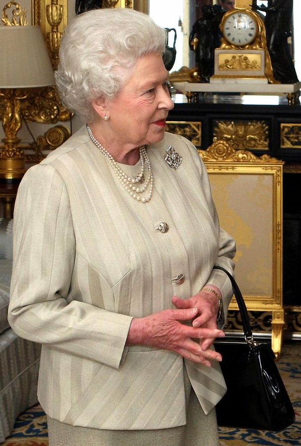 ملوك وسلاطين Queen Elizabeth Size:167.60 Kb Dim: 610 x 902 Size: Kb Dim: x