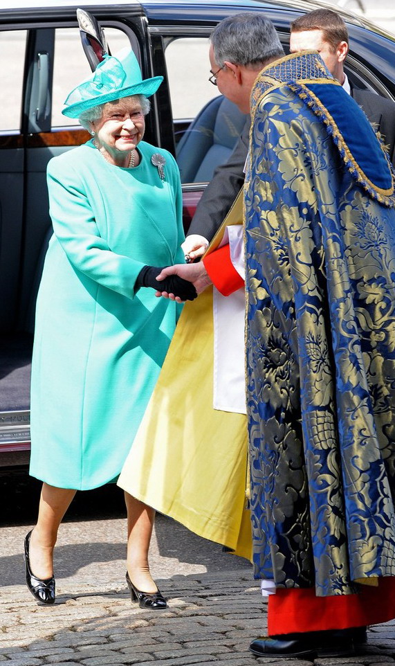ملوك وسلاطين Queen Elizabeth Size:221.10 Kb Dim: 571 x 962 Size: Kb Dim: x
