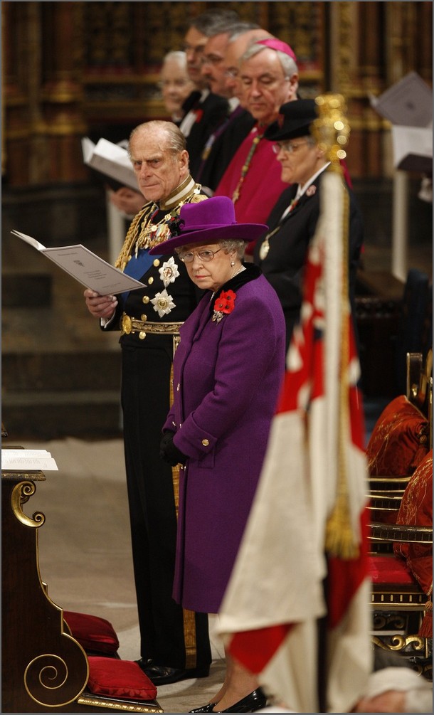 ملوك وسلاطين Queen Elizabeth Size:130.30 Kb Dim: 610 x 1005 Size: Kb Dim: x