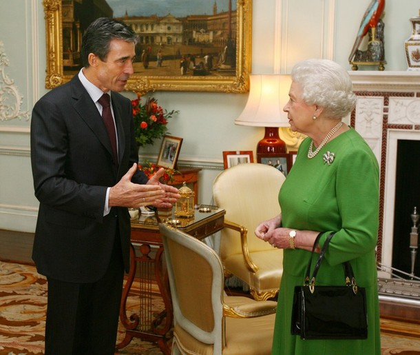 ملوك وسلاطين Queen Elizabeth Size:84.60 Kb Dim: 610 x 515 Size: Kb Dim: x